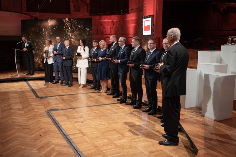 Laureaci 35. edycji Konkursu "Teraz Polska" w kategorii Usługi. Fot. KAKA.media