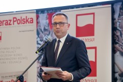 Michał Lipiński przedstawia wyniki Raportu Teraz Polska, fot. Kaka.media