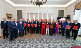 Laureaci „Teraz Polska” z dyplomami gratulacyjnymi Prezydenta RP. Wieczorem Gala w Filharmonii Narodowej