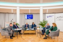 Uczestnicy debaty „Państwo jako kreator miejsc pracy branży turystycznej”, fot. Anna Liminowicz/PGZ